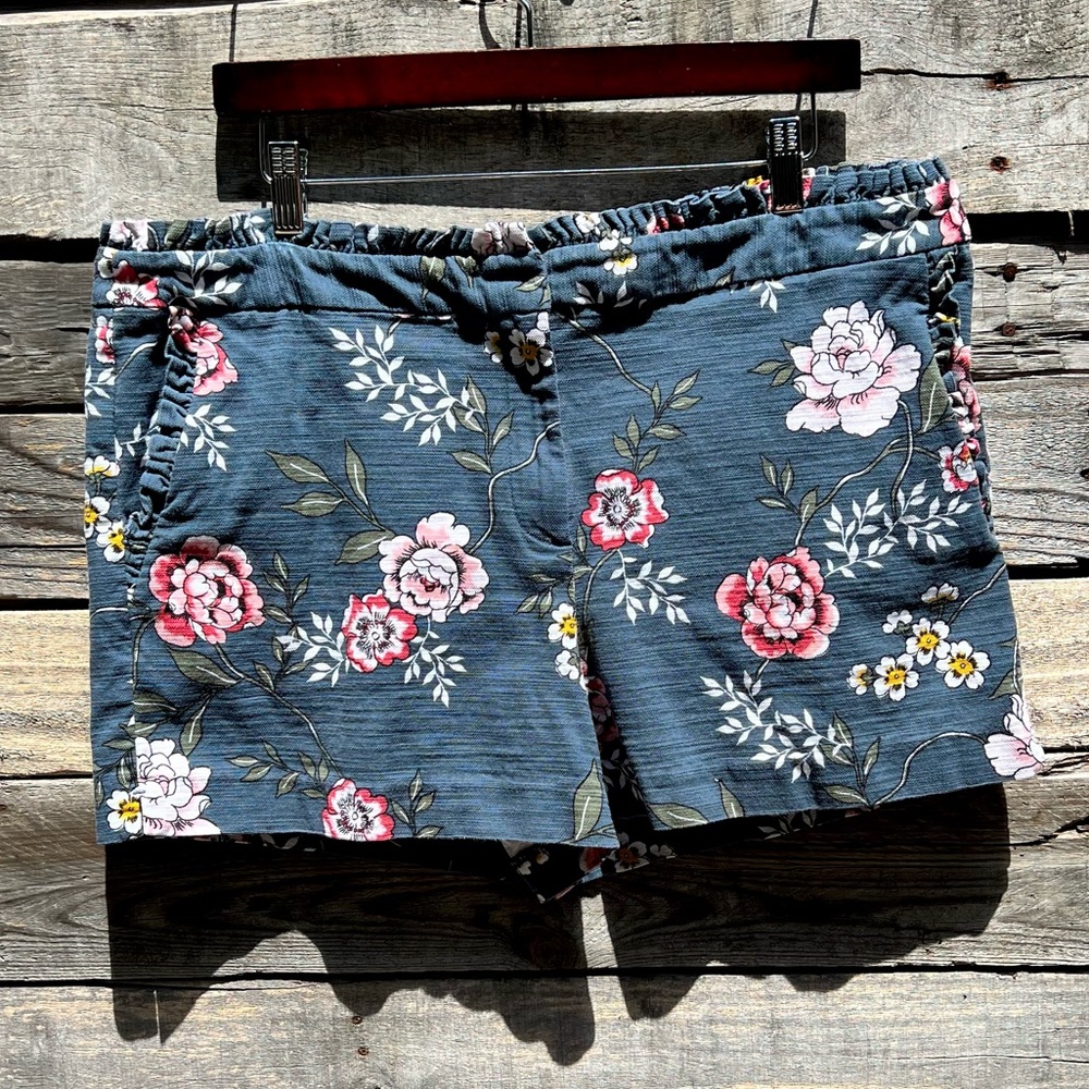 🌻Ann Taylor LOFT Outlet 4" Ruffle Floral Shorts Size 14